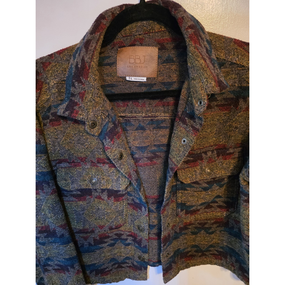BBJ Los Angeles Aztec Print Knit Snap Cropped women's Jacket SIZE L Trendy - Picture 3 of 11